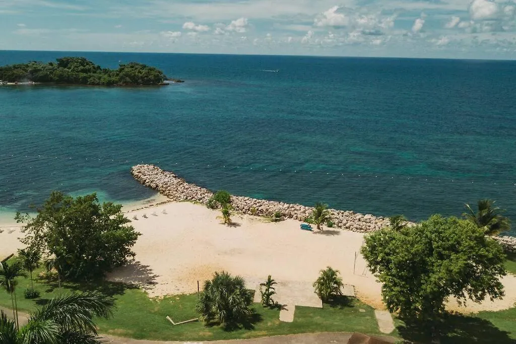 Palm Point Villa Negril - Townhouse Steps From The Beach! جامايكا