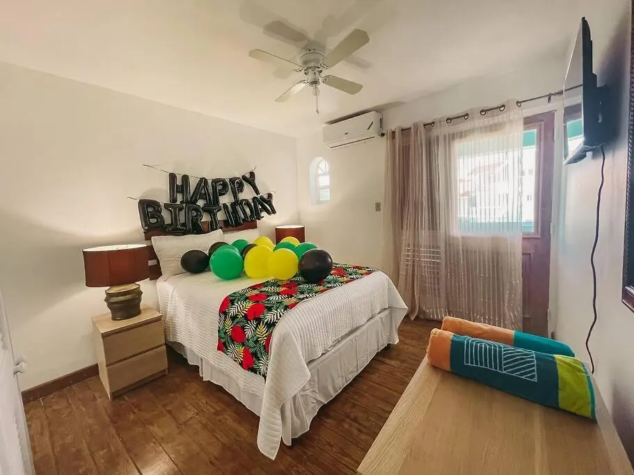 Palm Point Villa Negril - Townhouse Steps From The Beach! جامايكا