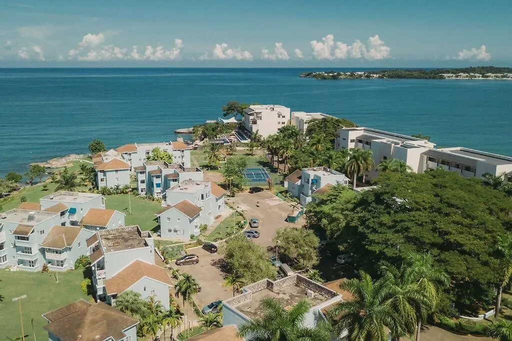 Palm Point Villa Negril - Townhouse Steps From The Beach! شقة
